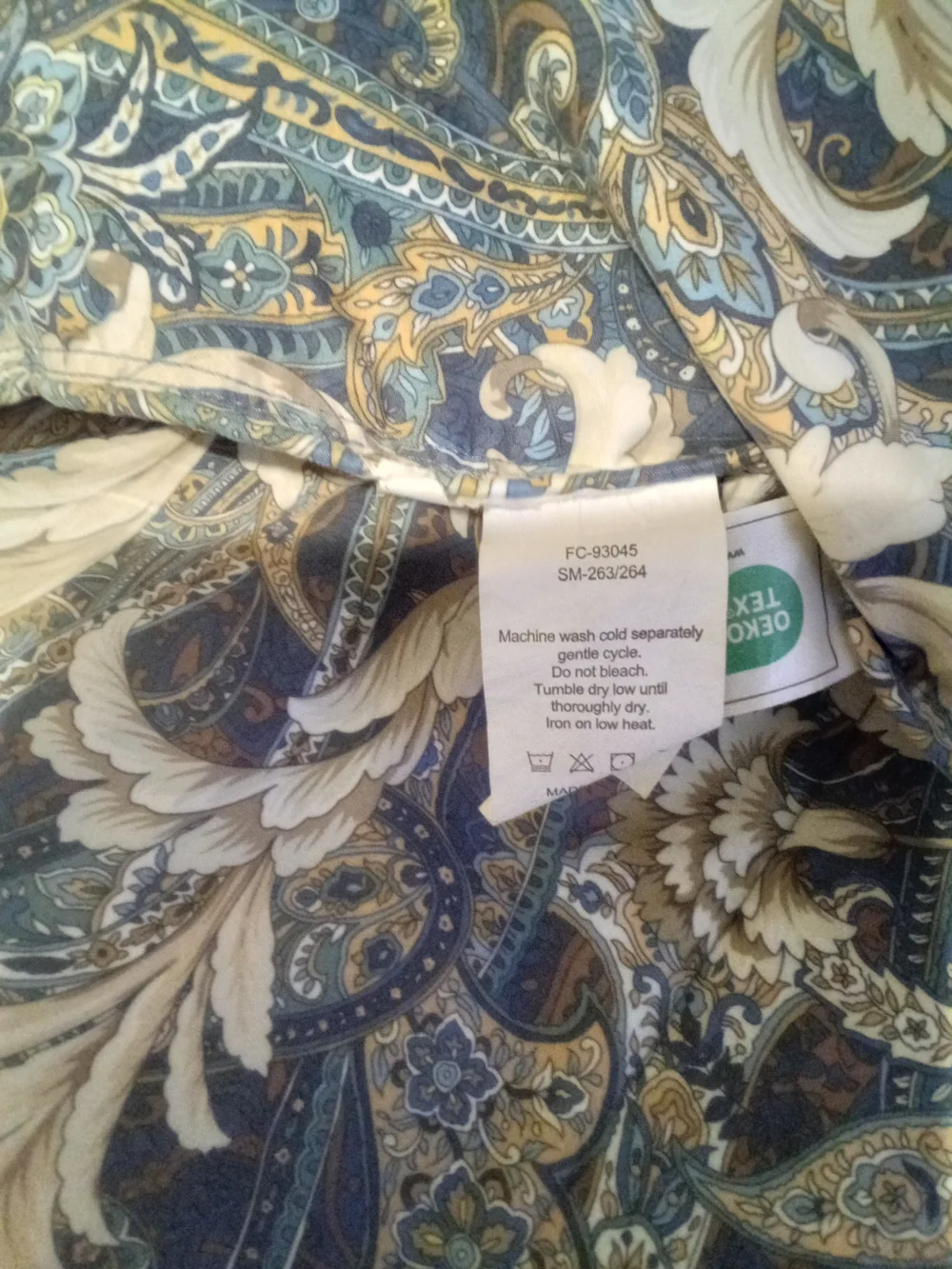 oeko-tex Standard 100 Paisley Comforter in Blue/Cream Tones King Sz. L 90